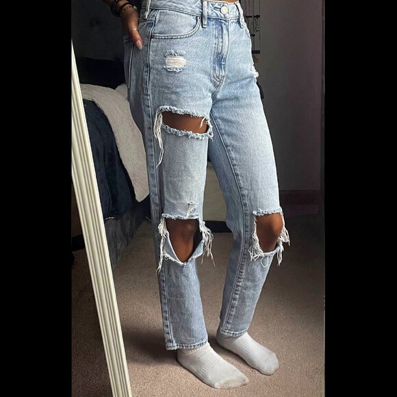 24" Light Wash Ripped PacSun Mom Jeans - Picture 1 of 2